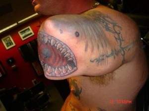 shark tattoo 300x224 - Le bras requin