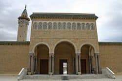 220px Bourguiba Mosque entrance1 - Les Hafsides de Tunis
