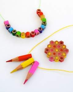 crayon beads124 238x300 - Créez votre bijou en trois étapes