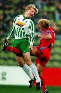 image143 199x300 - Photos bizarres de footballeurs
