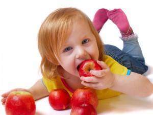 Nutrition Les enfants qui mangent des fruits et legumes sont moins constipes 300x225 - Constipation chez l&#039;enfant