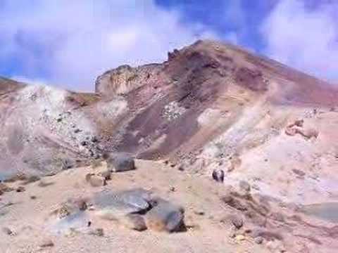 Tongariro crossing in New Zealand
