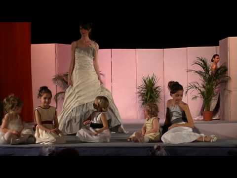 MARIÉE SUR MESURE Défilé cortège enfant.
